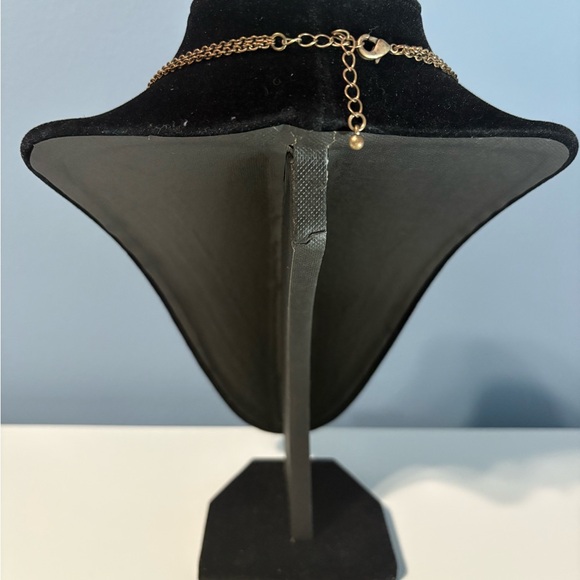 Sale!!! Claire’s Elegant Crystal Necklace - Picture 3 of 3